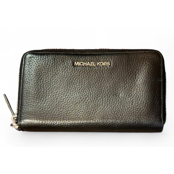 Michael Kors Handbags - Michael Kors Wallet Black Leather W/Gold Jet Set Zip Around phone holder